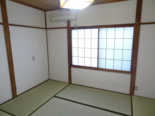 ハイツ東堀の居間写真