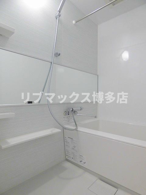 バス・シャワールーム　浴室乾燥機つきです☆