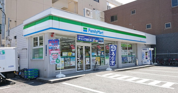 コンビニ　ファミリーマート（コンビニ）まで294m
