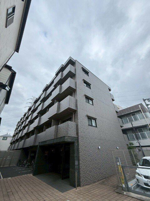 建物外観　オートロック完備