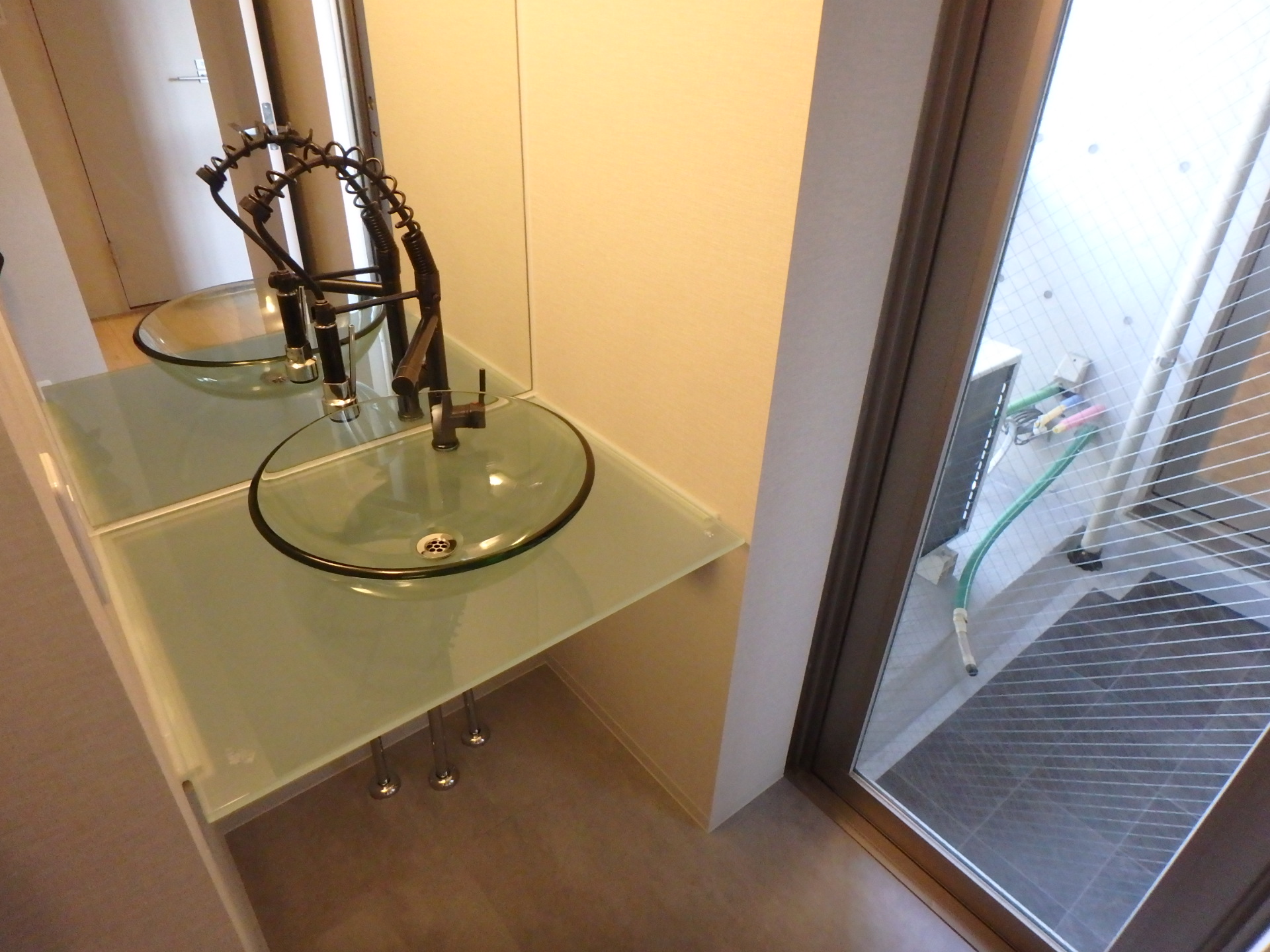 洗面設備　お洒落なガラスボウル☆彡シャワー水洗付き