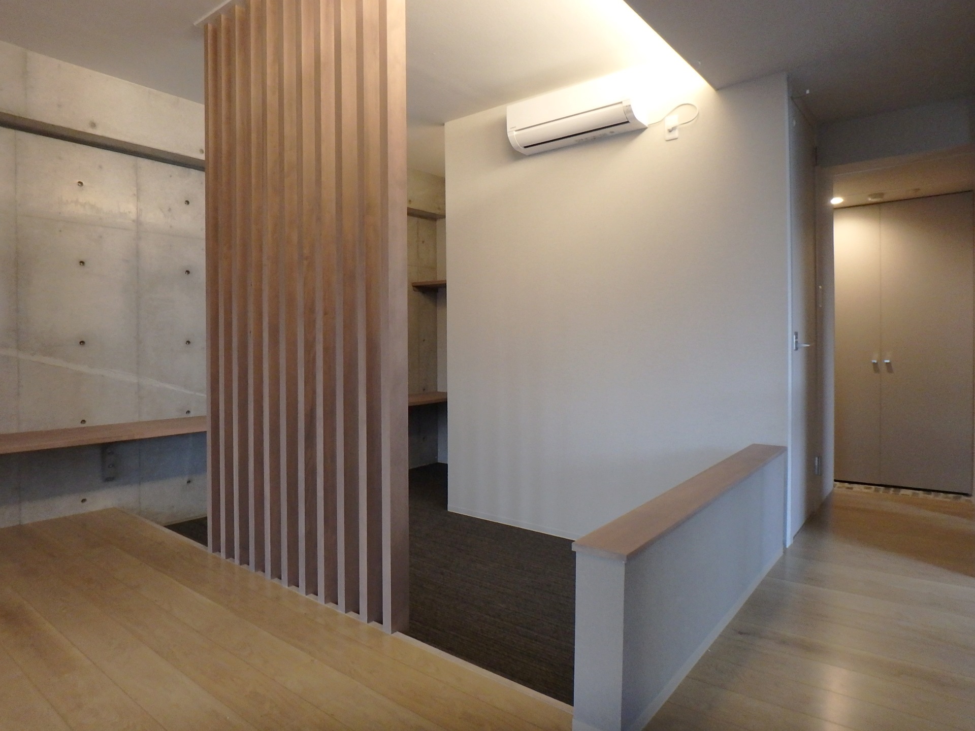 その他部屋・スペース　ベットコーナーの床を掘り下げて落ち着き感が得られる空間☆彡