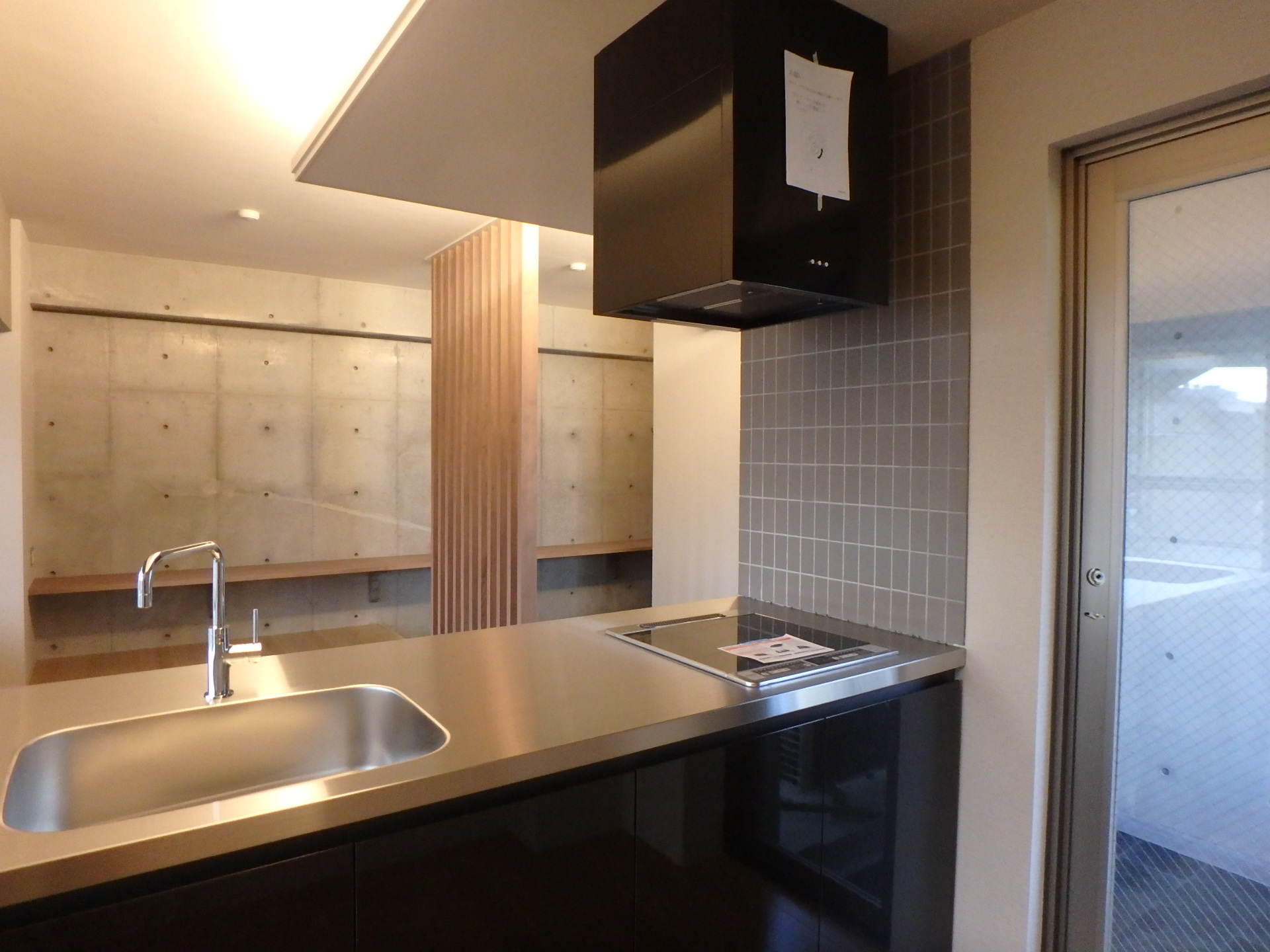 キッチン　モダンなブラックのオーダーキッチン☆+°ＩＨコンロ♪