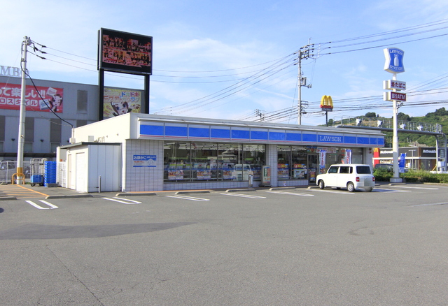 コンビニ　ローソン松山平田店（コンビニ）まで600m