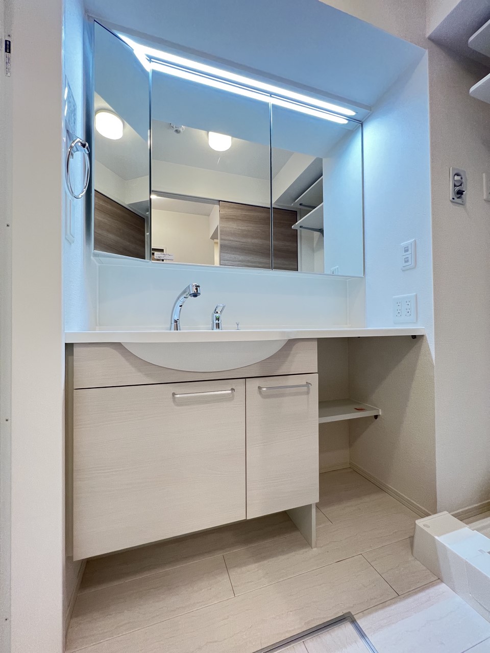 洗面設備　※同物件、別部屋の写真です。