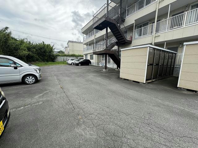 駐車場　駐車場