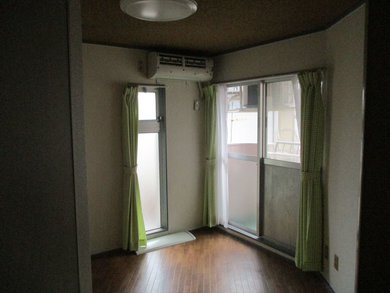 居室・リビング　プレスイン金山