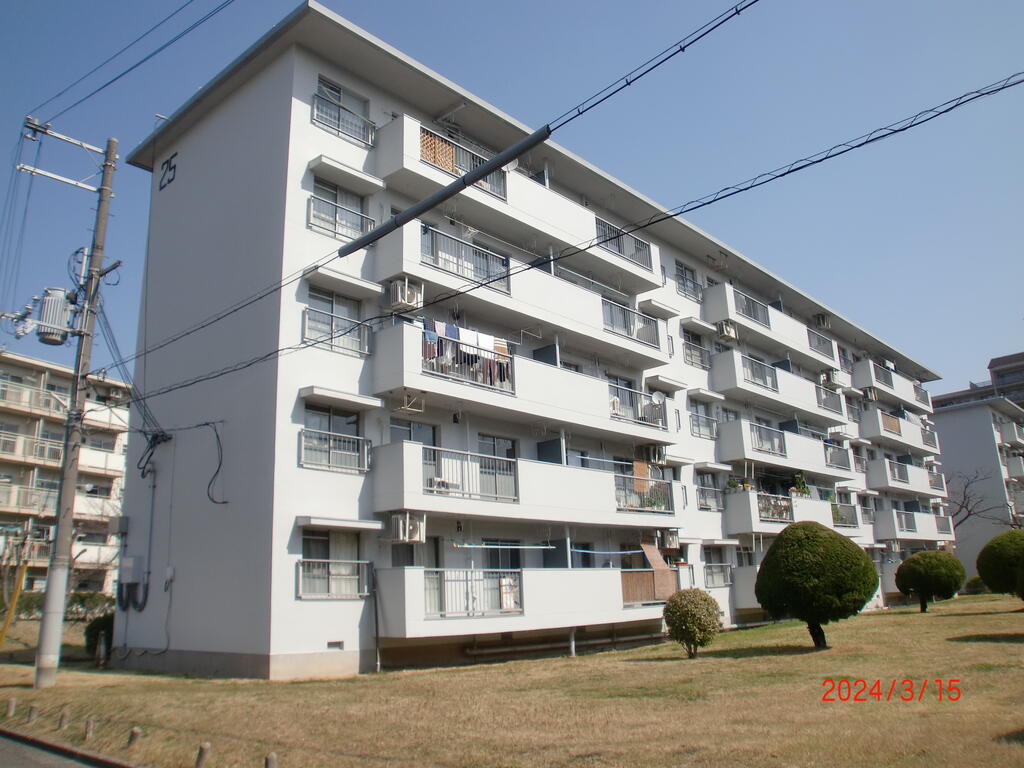 浅香山住宅25棟の建物外観