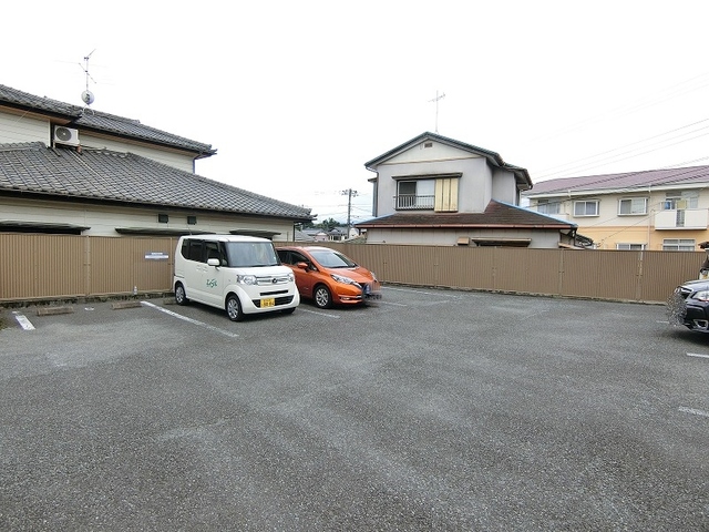 【富士市石坂のアパートの駐車場】