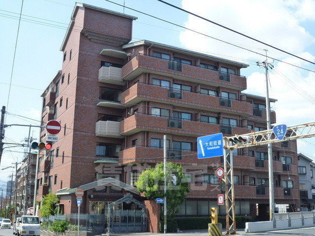 京都市伏見区桃山最上町のマンションの建物外観