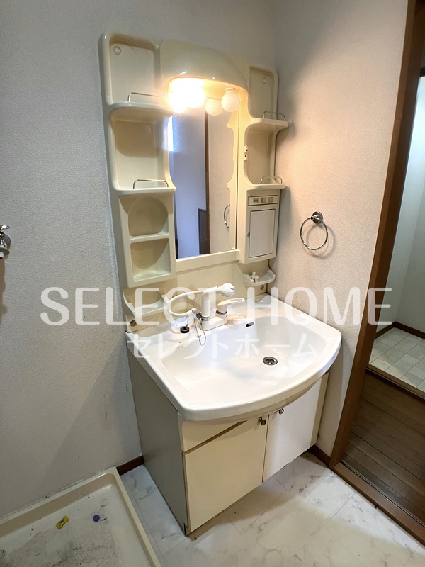 洗面設備　独立洗面台で身支度をすべて済ませてしまいましょう