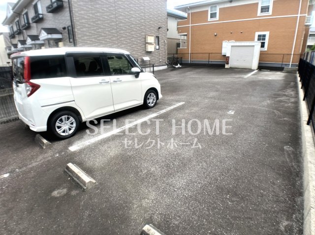 駐車場　駐車場があるので、車を買う予定の方も安心です