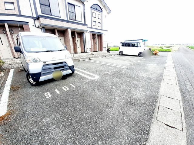 【神埼市千代田町下西のアパートの駐車場】