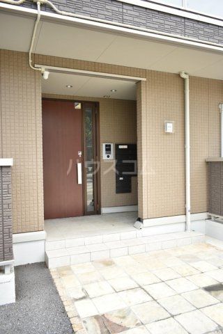 【さいたま市北区本郷町のアパートのエントランス】