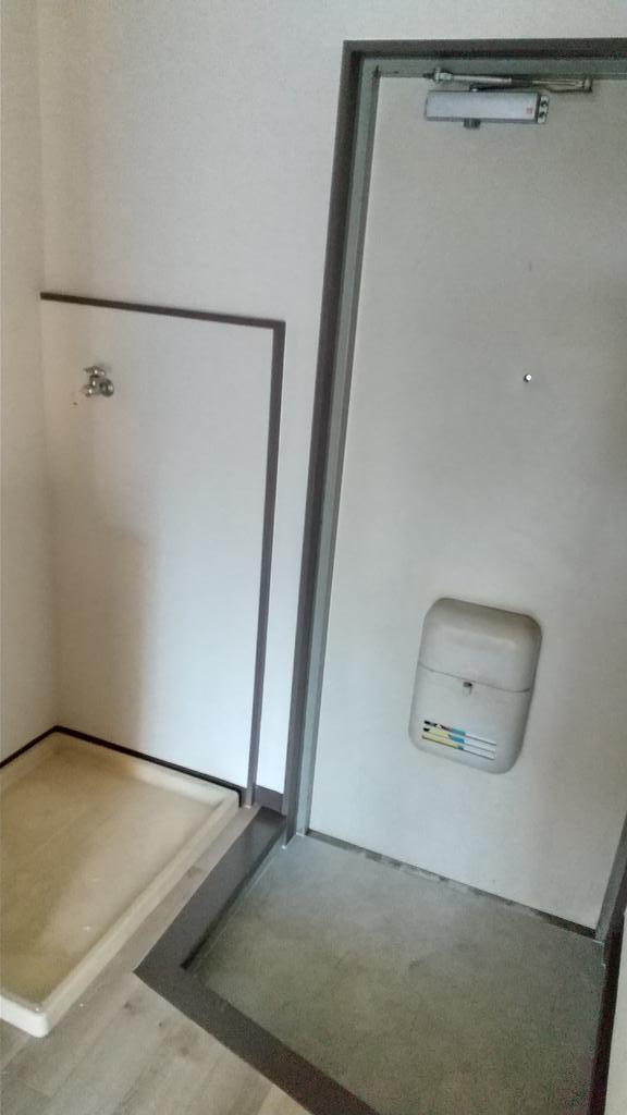 洗面設備　洗濯機置場及び玄関