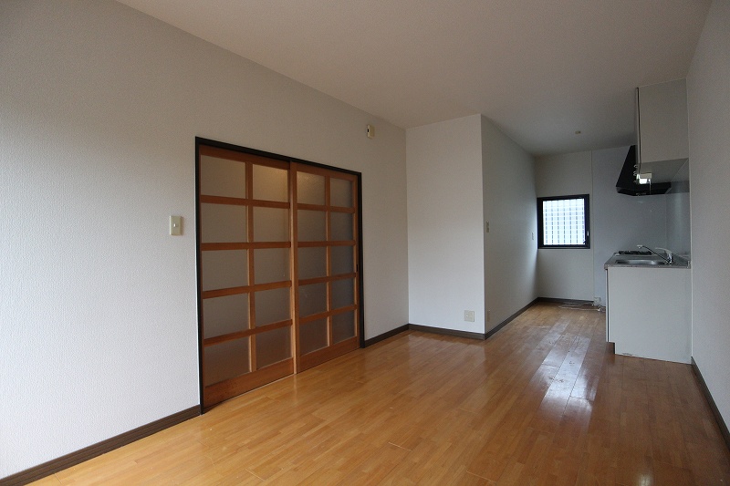 居室・リビング　日当たりの良いリビングでお部屋が明るくなります。