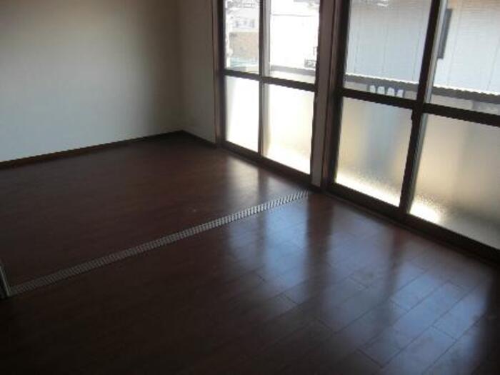 居室・リビング　居室全景