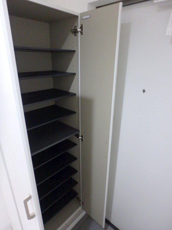 玄関　写真は同型タイプ