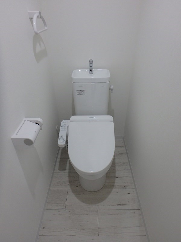 トイレ　写真は同型タイプ