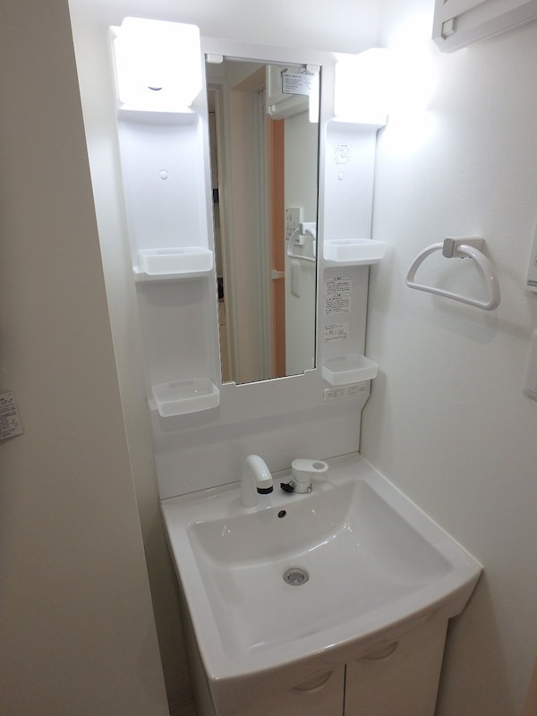 洗面設備　写真は同型タイプ