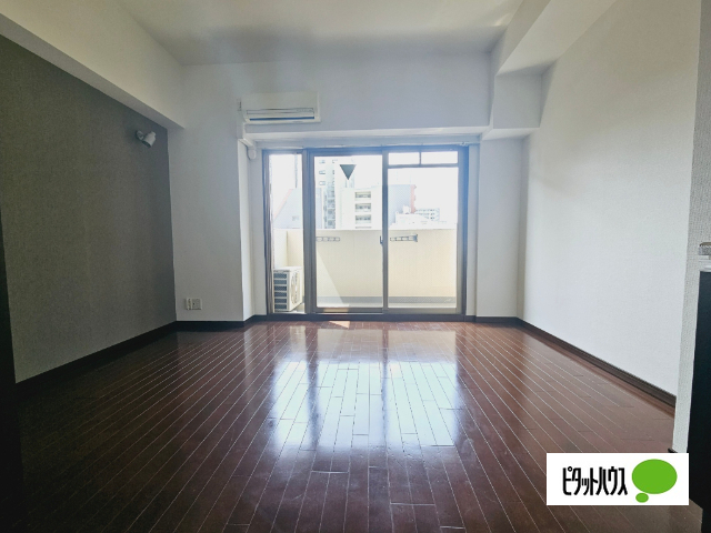 居室・リビング　広々した洋室です。