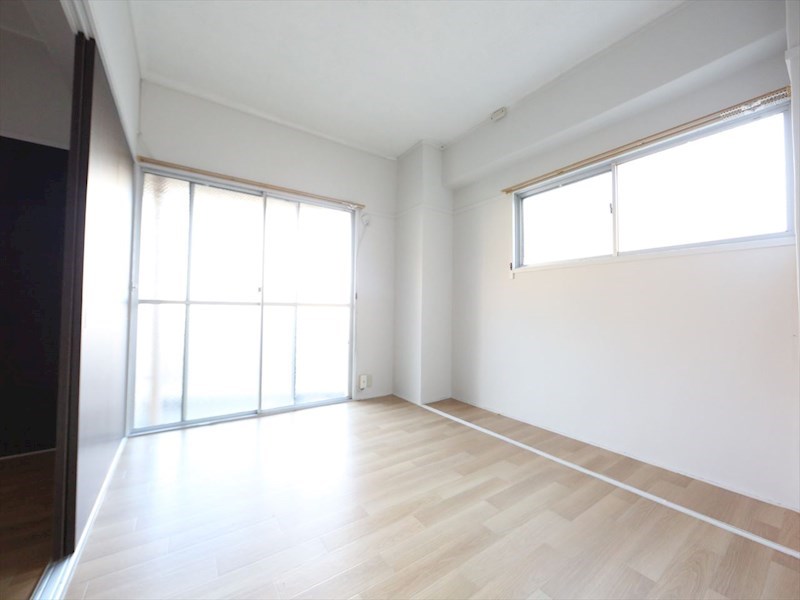 バルコニー　洋室5.4帖　2面採光　バルコニー