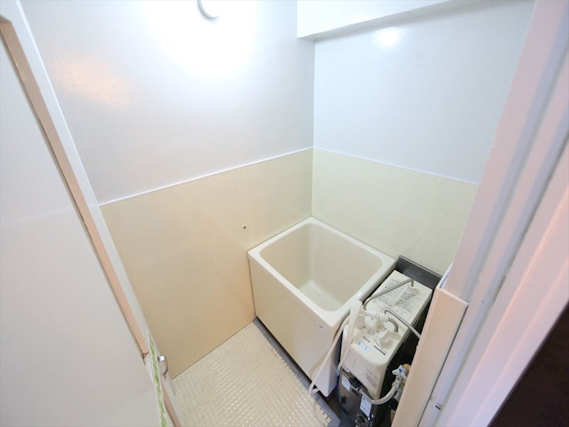 バス・シャワールーム　バスルーム（お風呂トイレ別）窓付