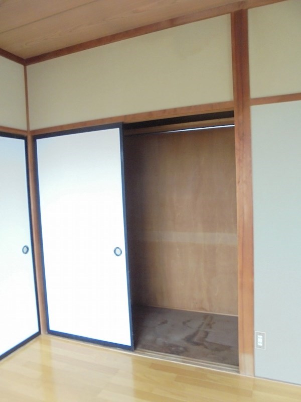 収納　写真は202号室です（参考）