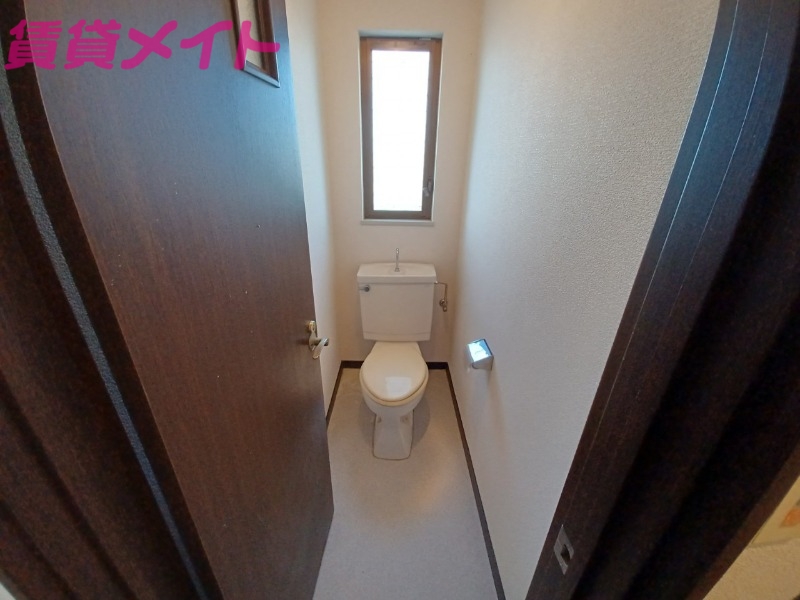 トイレ　同物件別部屋の写真