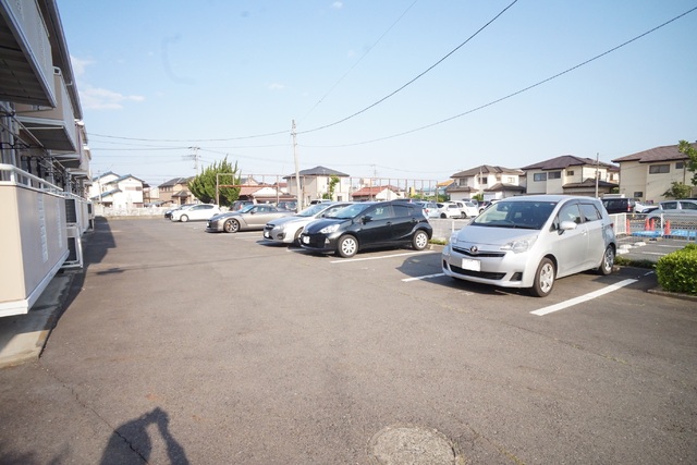 【エクセルヒルズＢの駐車場】