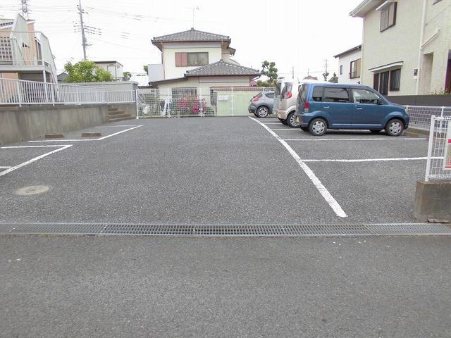 【サンハイツＭの駐車場】