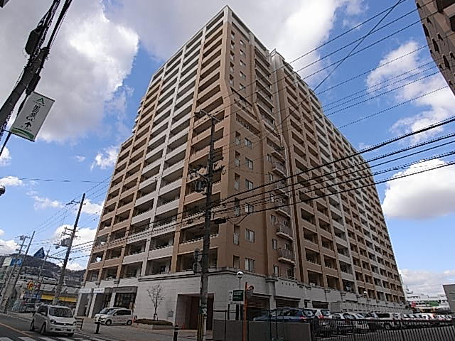 川西市中央町のマンションの建物外観