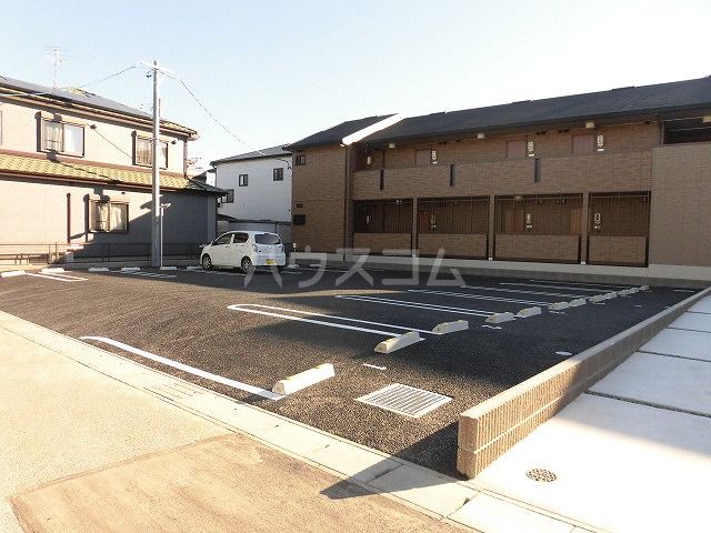 【知立市山屋敷町のアパートの駐車場】