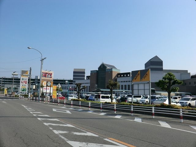 【知立市山屋敷町のアパートのショッピングセンター】