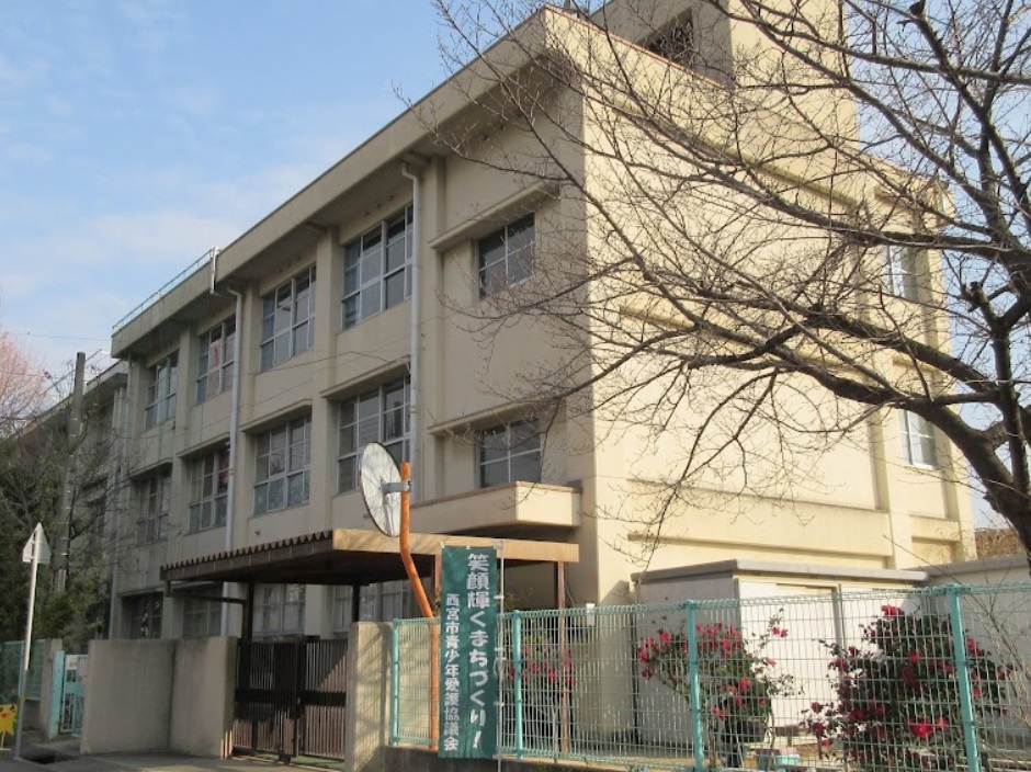小学校　安井小学校（小学校）まで327m