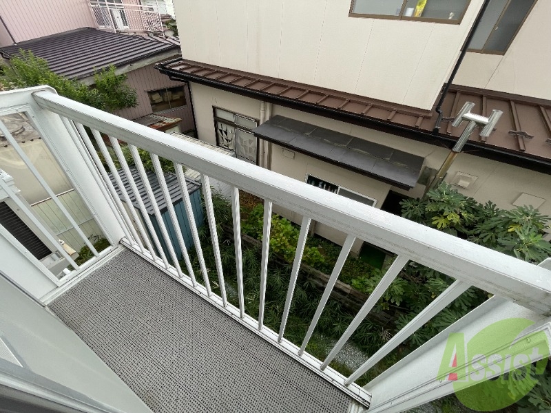 バルコニー　バルコニーが付いているので晴れた日は洗濯物が沢山干せますね。