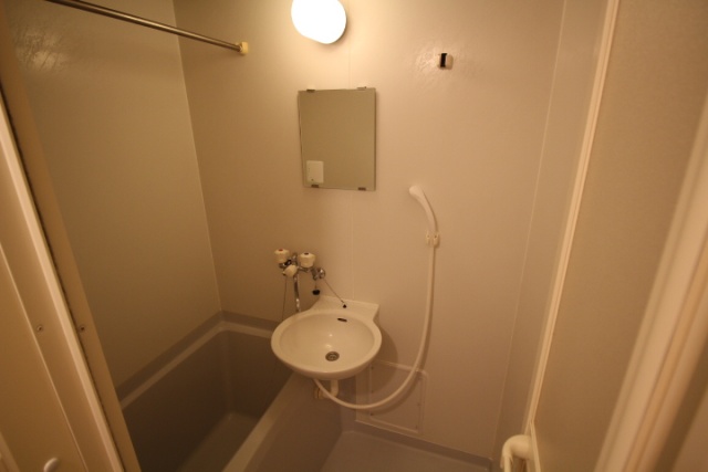 バス・シャワールーム　写真は別号室のものです。