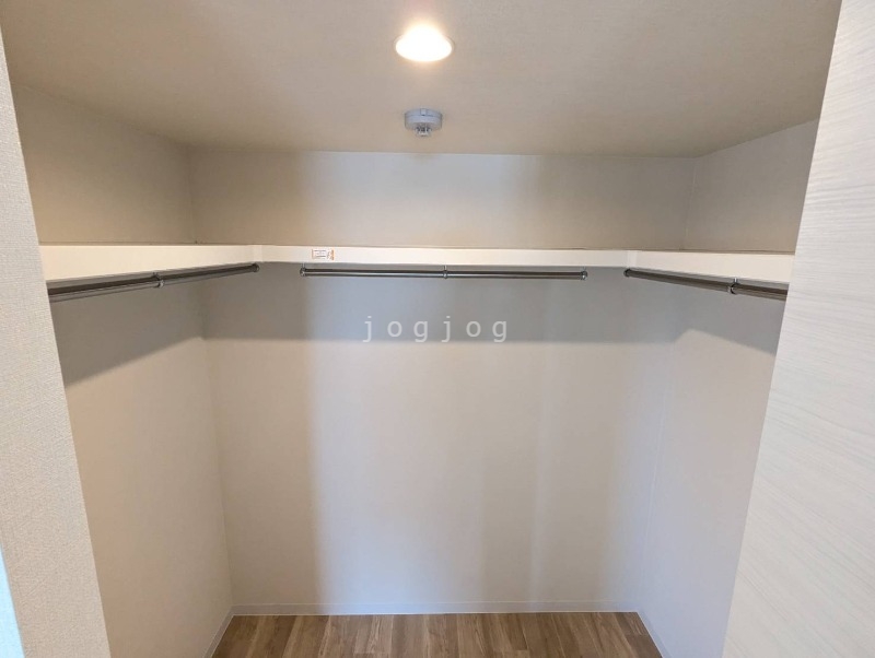 収納　ウォークインクロゼット三箇所