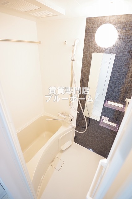 バス・シャワールーム　お風呂は浴室乾燥機付き！