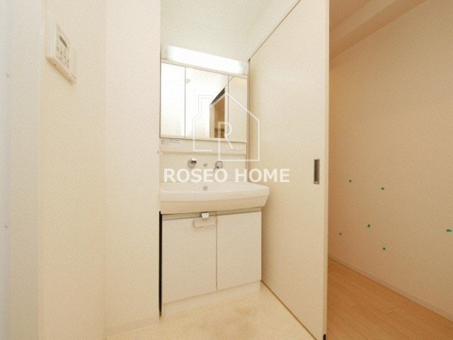 洗面設備　同マンション別部屋：参考写真