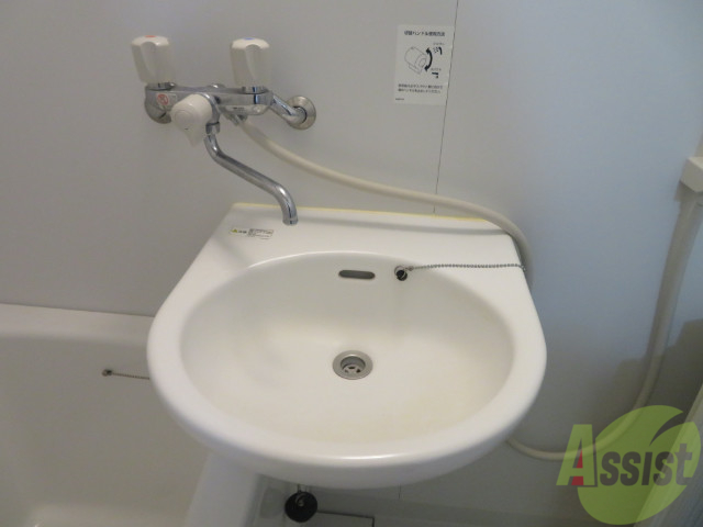 洗面設備　洗面台。朝の身支度はここでばっちり決めましょう。