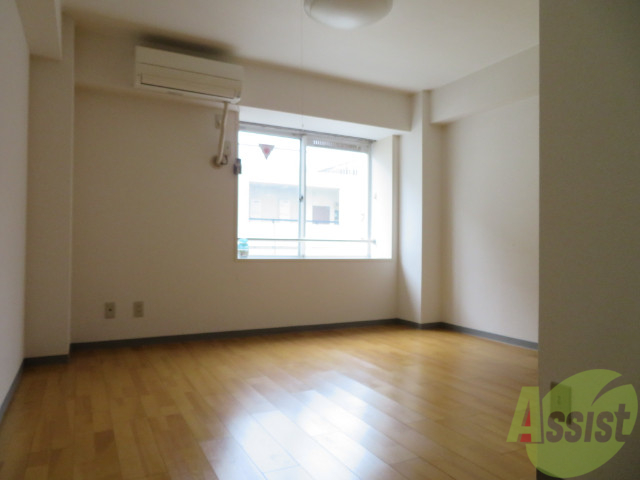 居室・リビング　９．３３帖の洋室です。広々として、きれいですね。