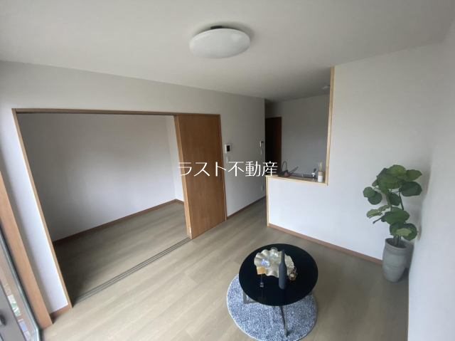 居室・リビング　写真は同タイプ、別物件の写真となります。