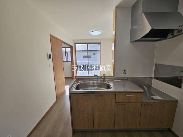 キッチン　写真は同タイプ、別物件の写真となります。