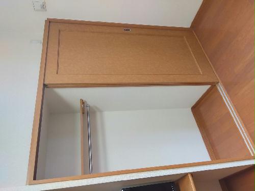 収納　ハンガーポール付き