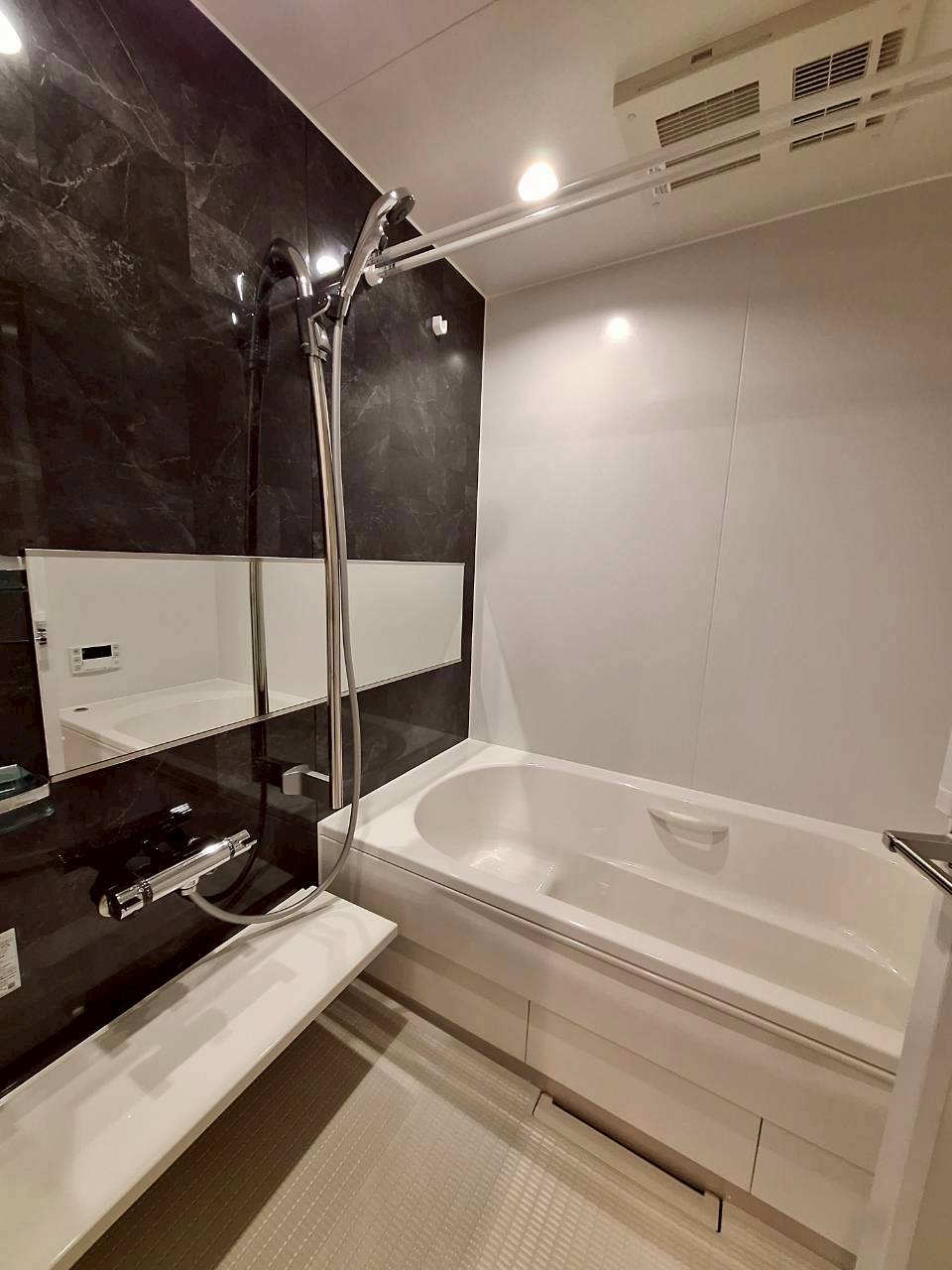 バス・シャワールーム　★追炊き・浴室乾燥機付きのお風呂★