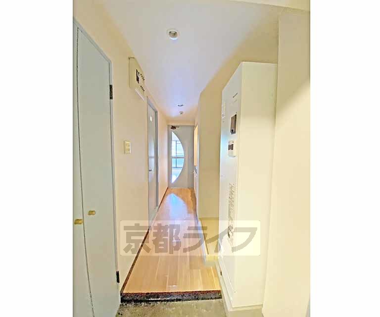 その他部屋・スペース　玄関からみた室内です。