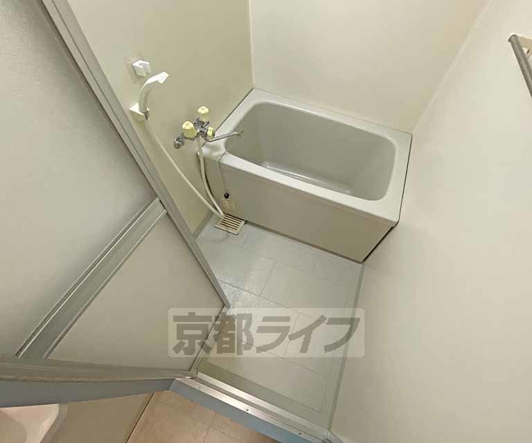 バス・シャワールーム　ゆったり浸かれるお風呂です。