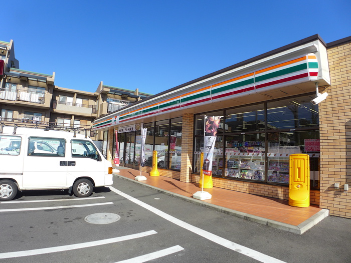 コンビニ　セブンイレブン（コンビニ）まで308m