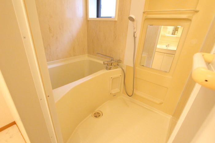 バス・シャワールーム　サーモシャワー水栓付きバスルーム